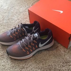 Nike Air Zoom Pegasus 33 - Size 7.5